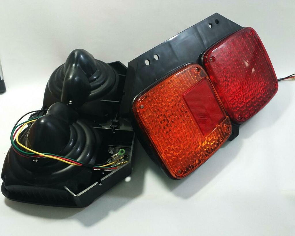 [212-1903-NR] FAROL TRAS HINO 500 FG GH 2002 RH